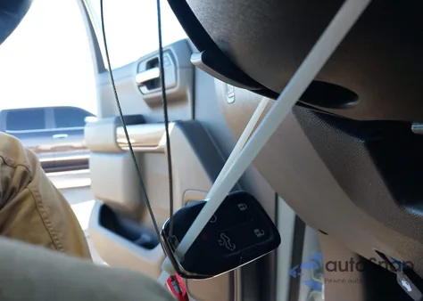 2021 Chevrolet Silverado 1500 4Wd Short Bed Lt from USA, damaged, VIN 3GCUYDED5MG217932